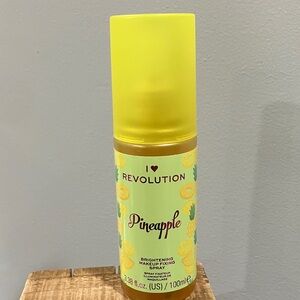 Revolution Pineapple Brightening Makeup Fixing Spray